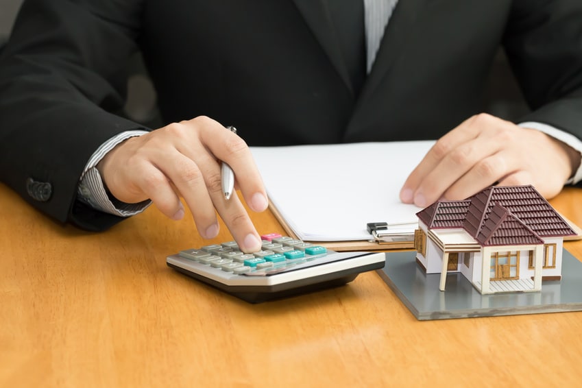 Selling a Home? 4 Reasons to Fix Your Cracked Concrete First.